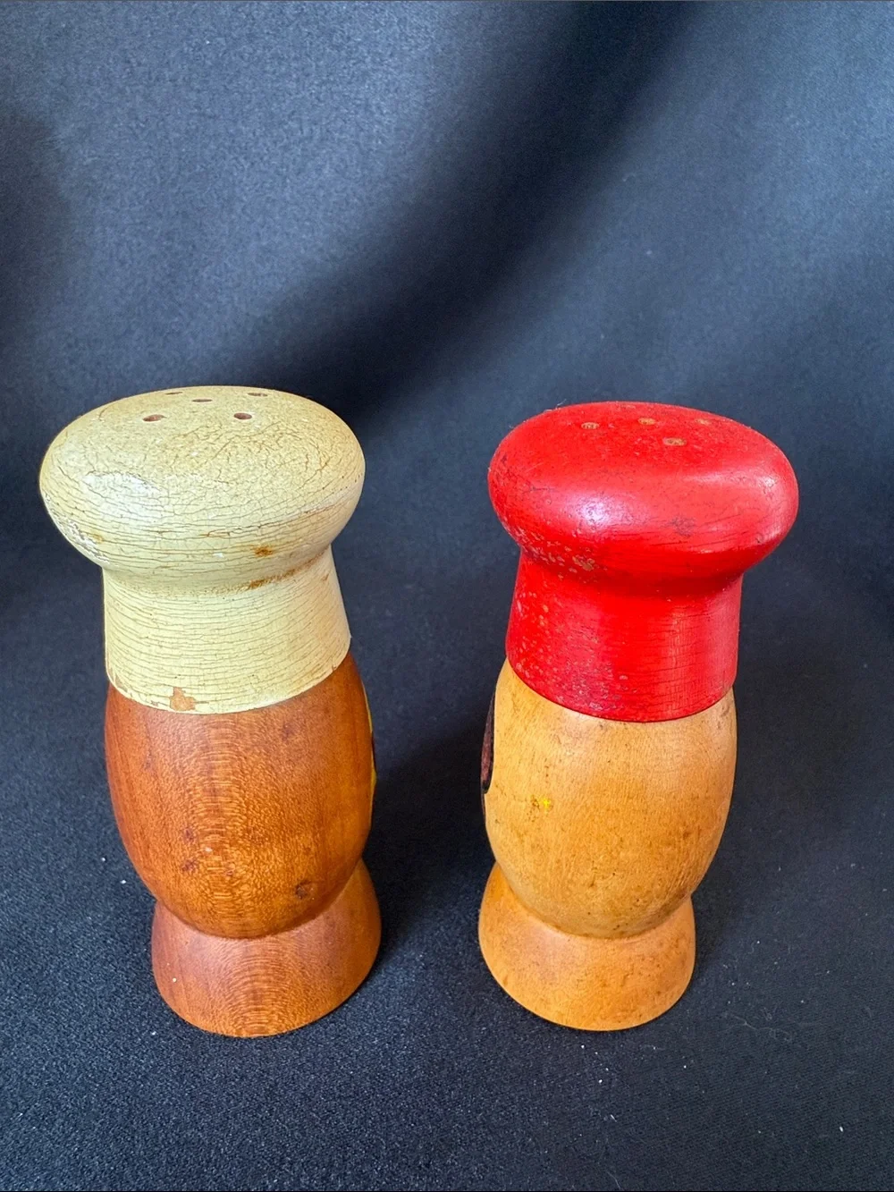 Vintage-Inspired Red Pepper and Cream Salt Wood Shakers Set made in Japan